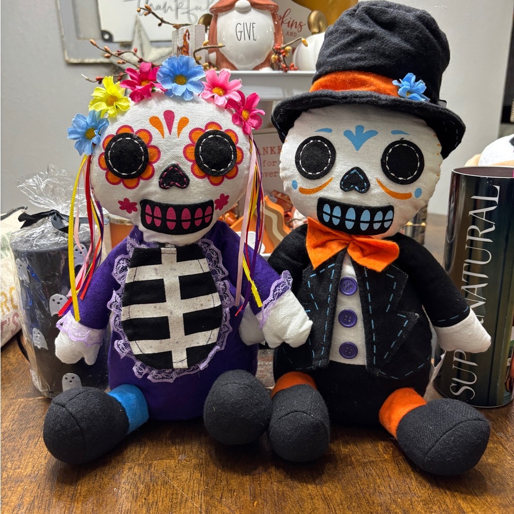 Day of the dead skeleton couple decor
